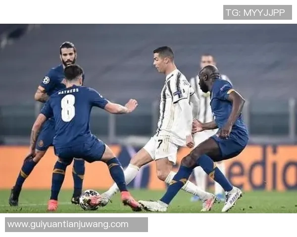 巴萨与尤文激战正酣比分揭晓引发球迷热议 巴萨与尤文激战正酣比分揭晓引发球迷热议