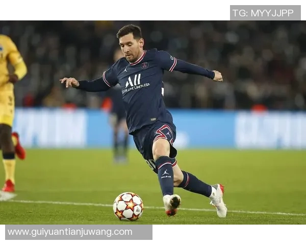 足球欧冠小组赛恢复，巴黎圣日耳曼击败曼联，梅西压哨绝杀！